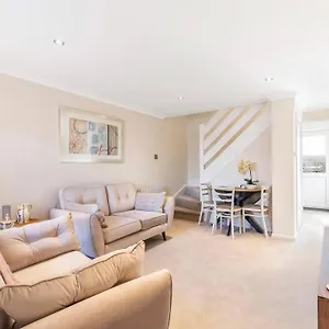  Holiday home 'the Cobbles' - Central, Stylish, Garden, Views United Kingdom